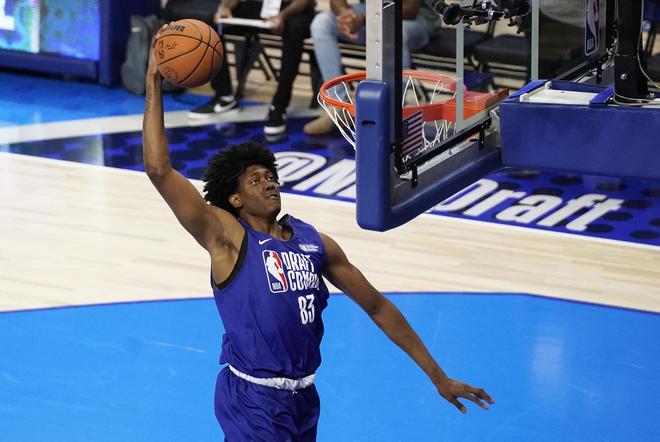 他与巴黎的 他与巴黎的