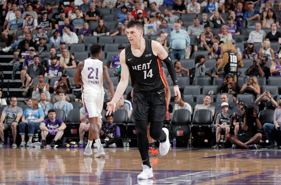 记者们将特 记者们将特